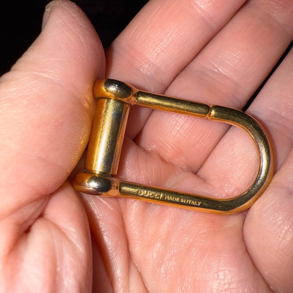 Gucci key ring with iconic GG pattern. - Picture 10 of 10